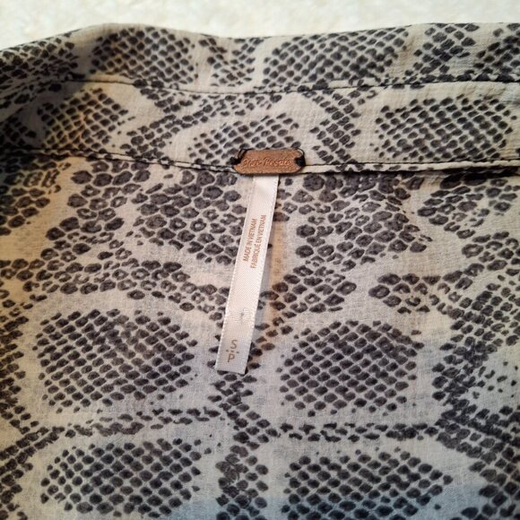 Free People Floral Paisley Snake Blouse Sz S Button Down Sheer Mix Media Boho - Picture 11 of 16